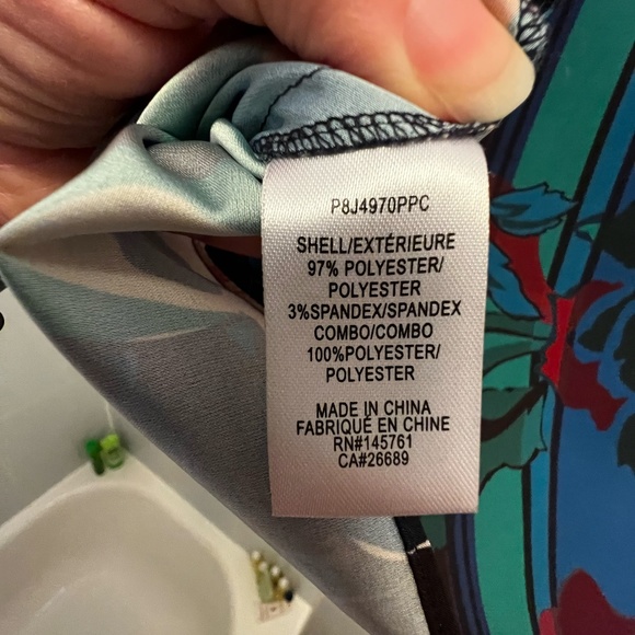 Floral Silky No Sleeve Blouse - Picture 5 of 5